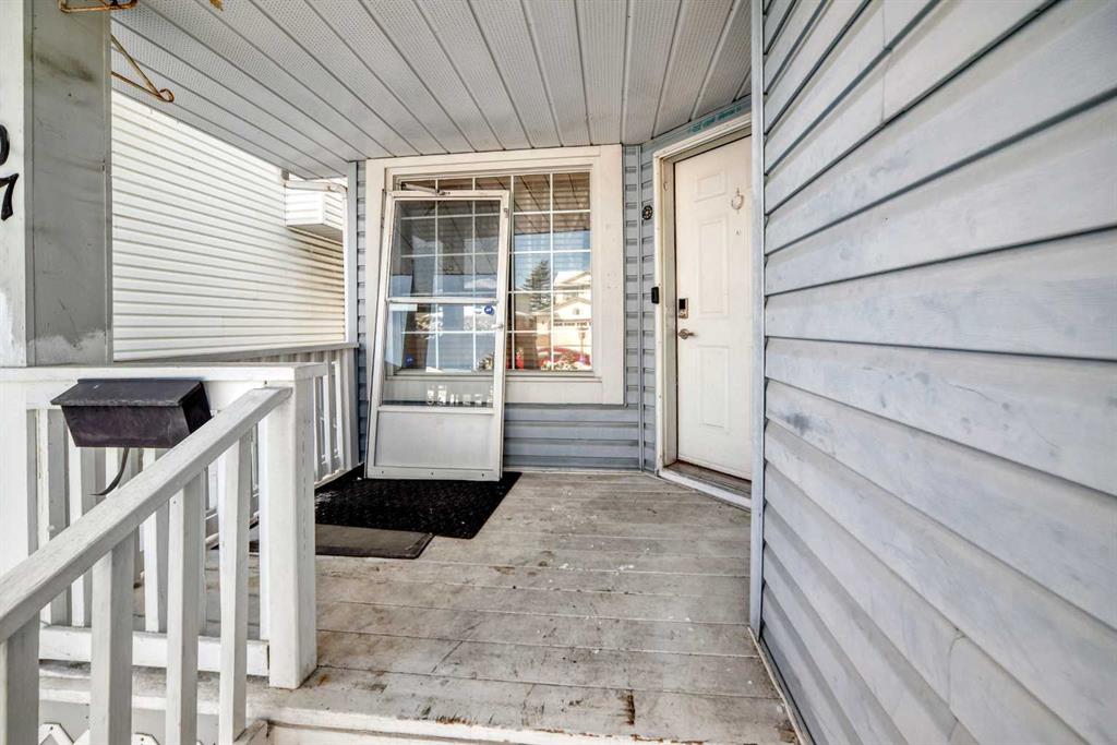 Picture for 207 Eldorado Close NE