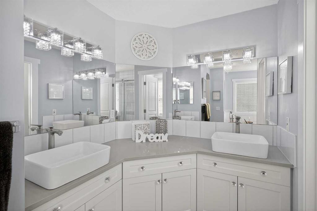 Picture for 176 Chapalina Heights SE