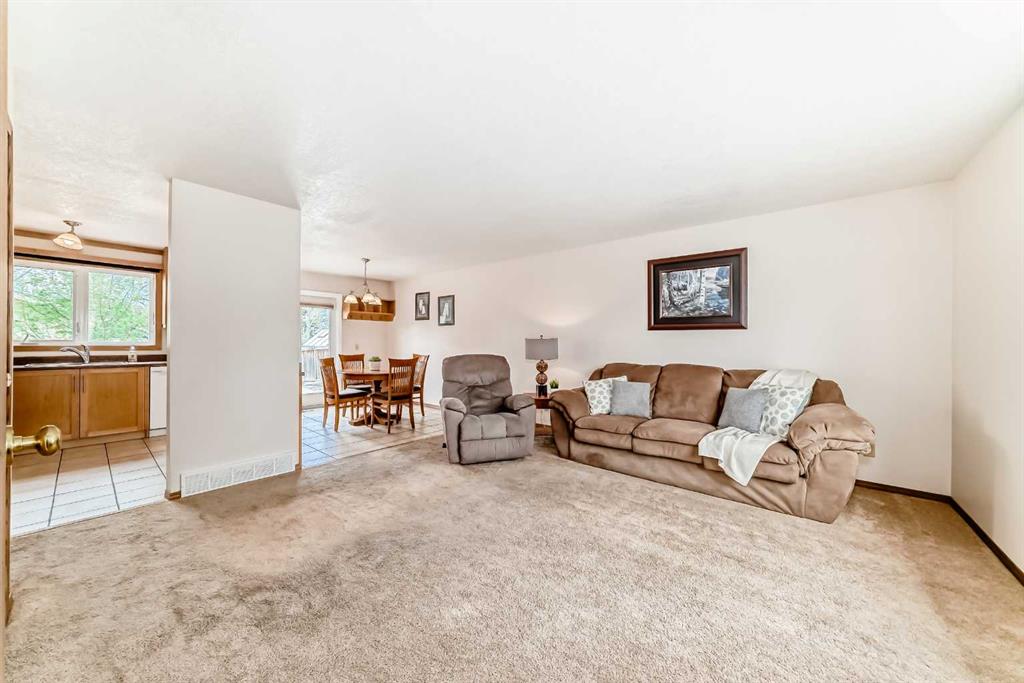 Picture for 41 Alder Crescent SE