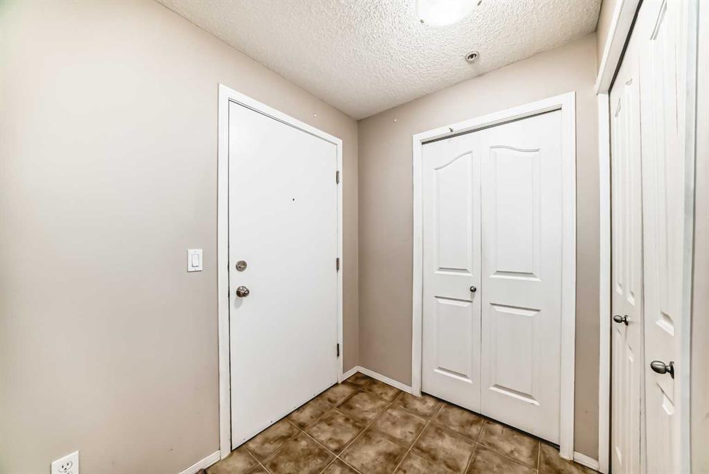 Picture for 1220, 10 Prestwick Bay SE