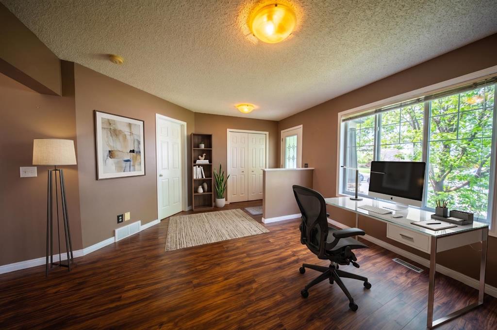 Picture for 11 Saddlebrook Mews NE