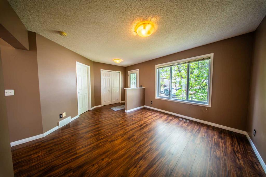 Picture for 11 Saddlebrook Mews NE