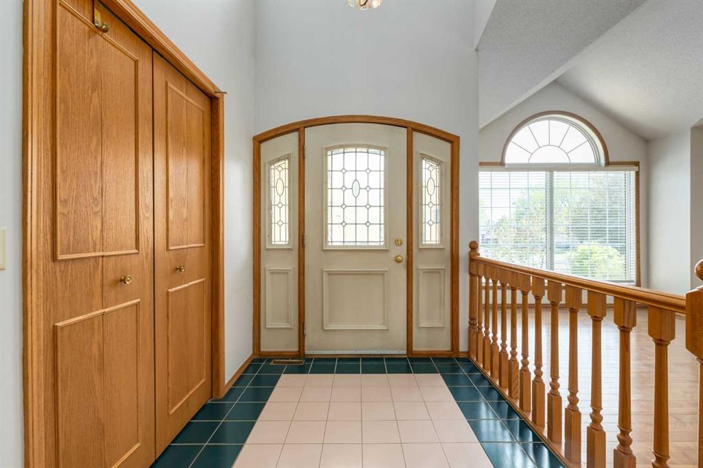Picture for 183 Edgevalley Circle NW