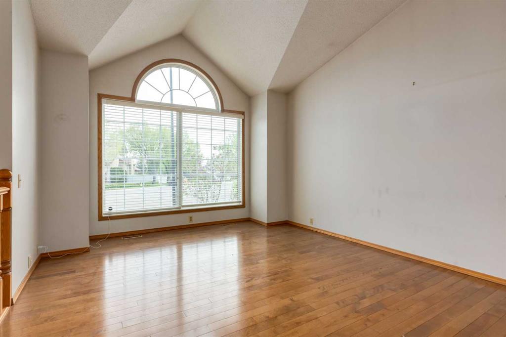 Picture for 183 Edgevalley Circle NW