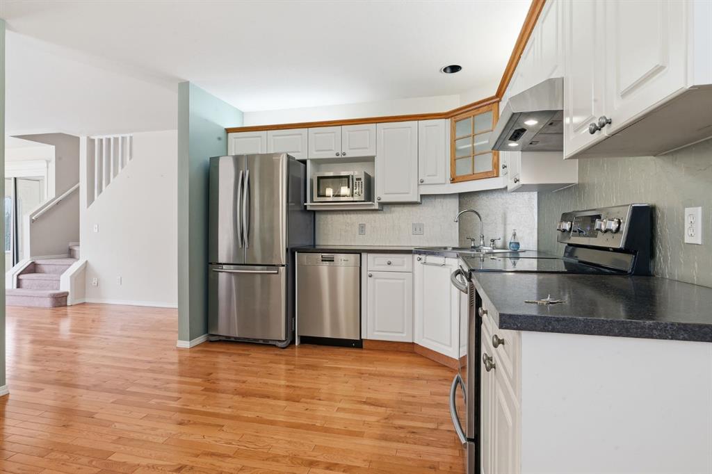 Picture for 2, 1925 35 Street SW