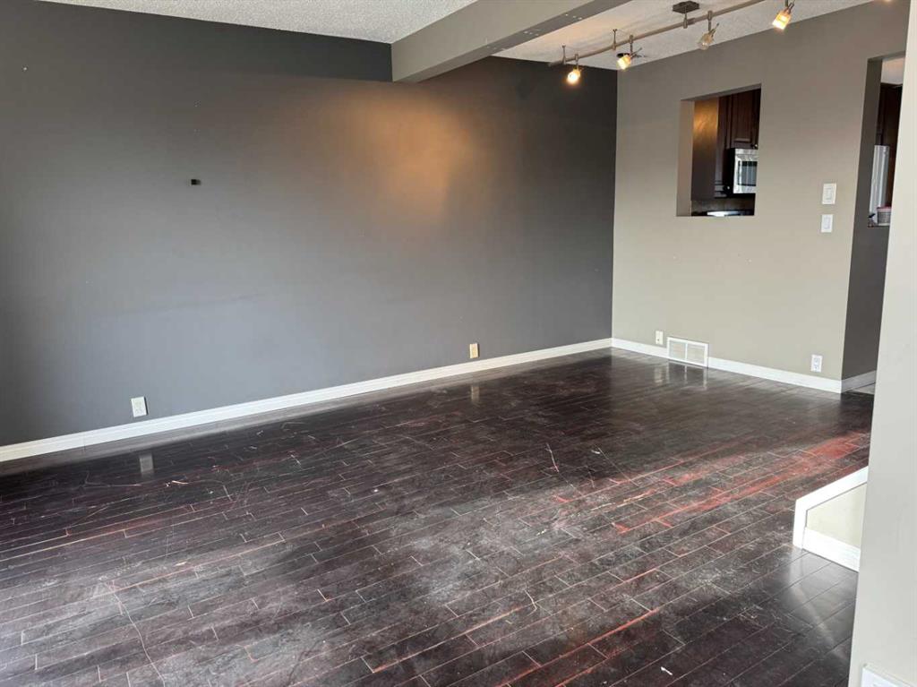 Picture for 8, 220 Erin Mount Crescent SE