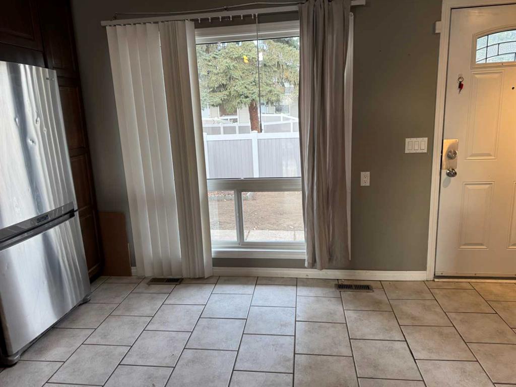 Picture for 8, 220 Erin Mount Crescent SE