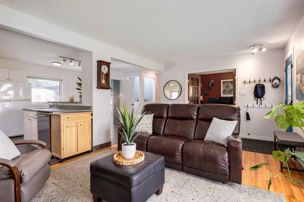 Picture for 4011 25 Avenue SW