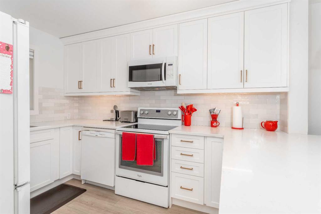 Picture for 205, 112 Kananaskis Way 