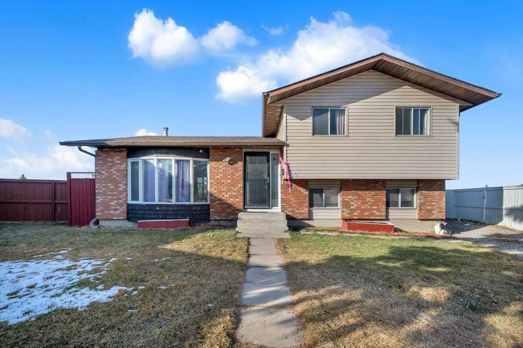 Picture for 64 Castledale Crescent NE