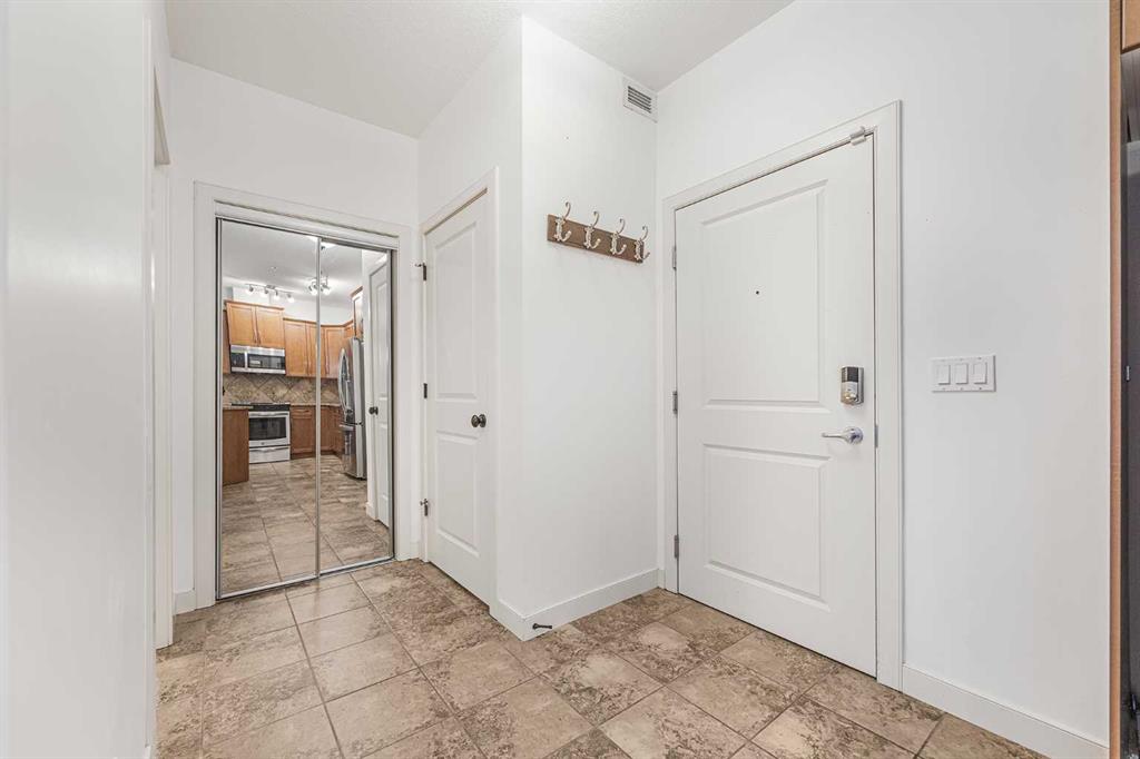 Picture for 223, 35 Aspenmont Heights SW