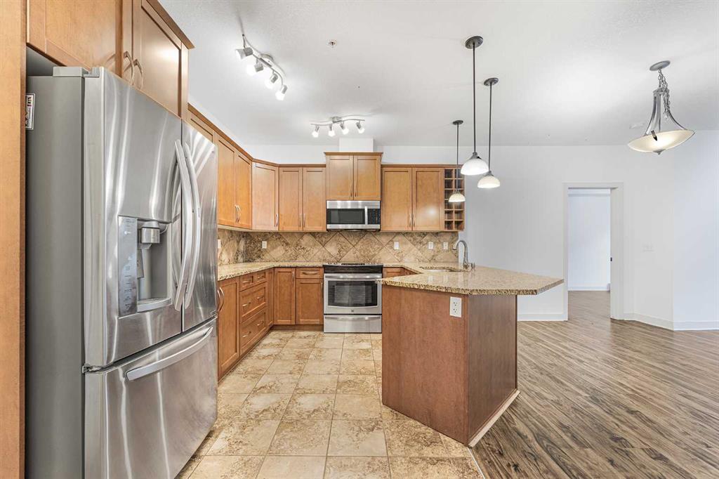 Picture for 223, 35 Aspenmont Heights SW