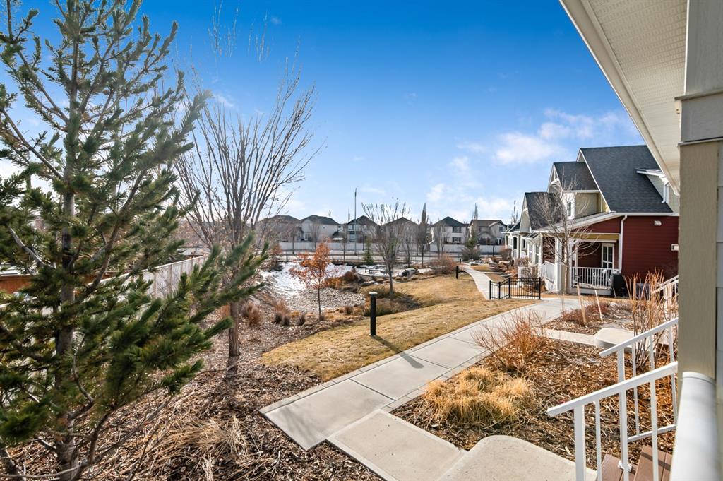 Picture for 33 Drake Landing Square 