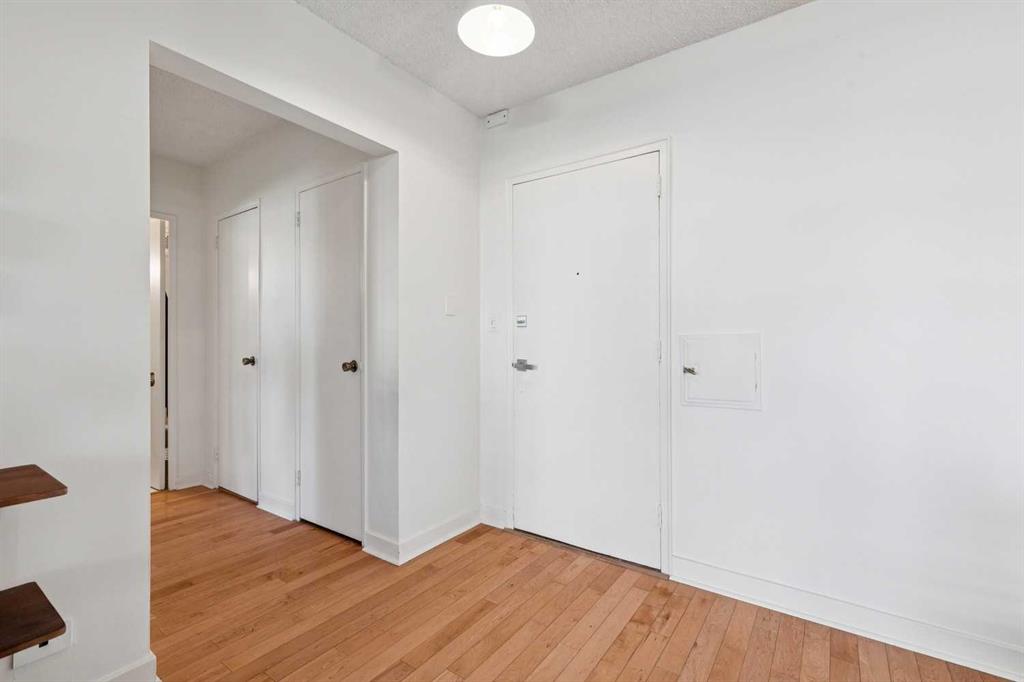 Picture for 204, 3316 Rideau Place SW