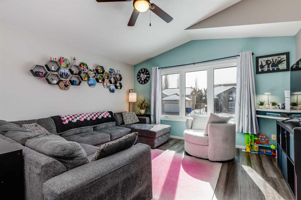 Picture for 48 Hawthorn Way NE