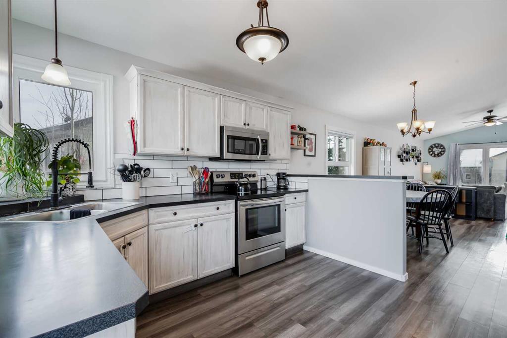 Picture for 48 Hawthorn Way NE