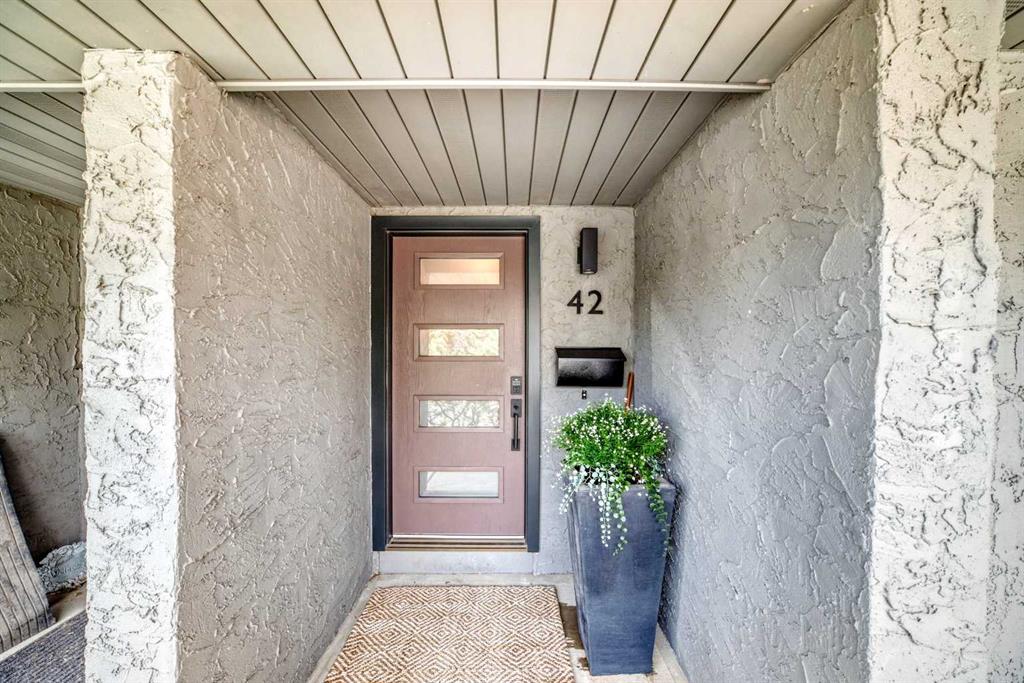 Picture for 42 Point Drive NW