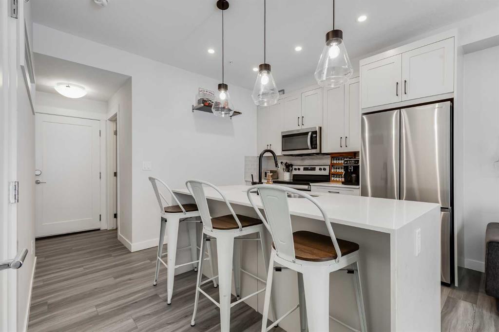 Picture for 102, 500 Auburn Meadows Common SE