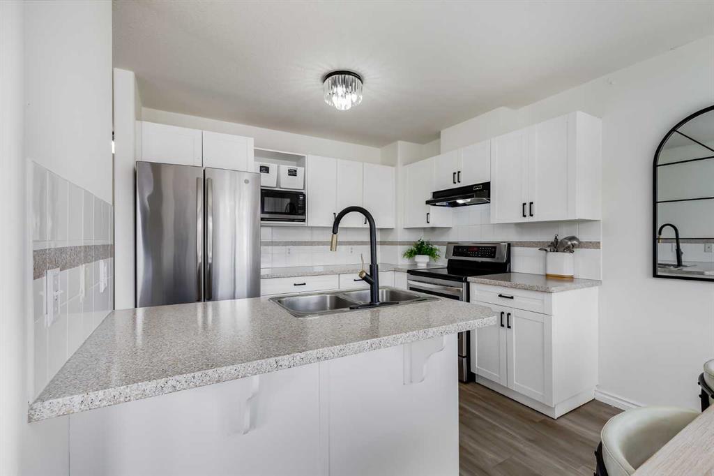 Picture for 15, 102 Canoe Square SW