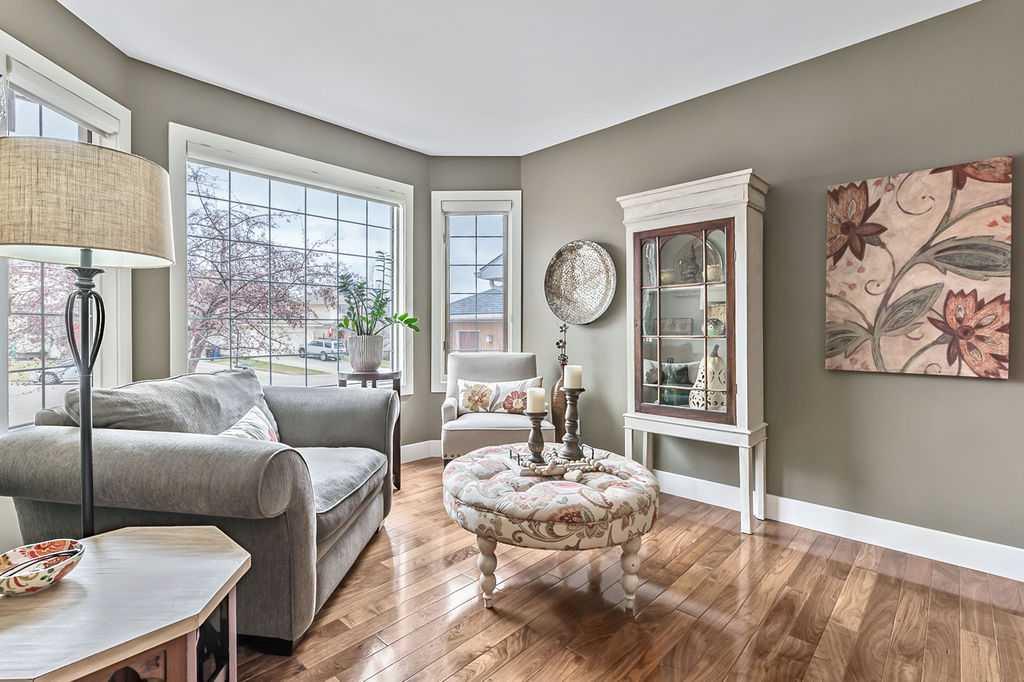 Picture for 262 Mt Assiniboine Place SE