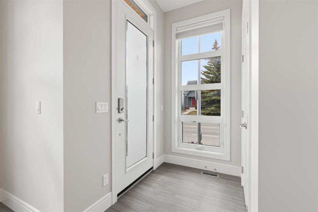 Picture for 2052 46 Avenue SW