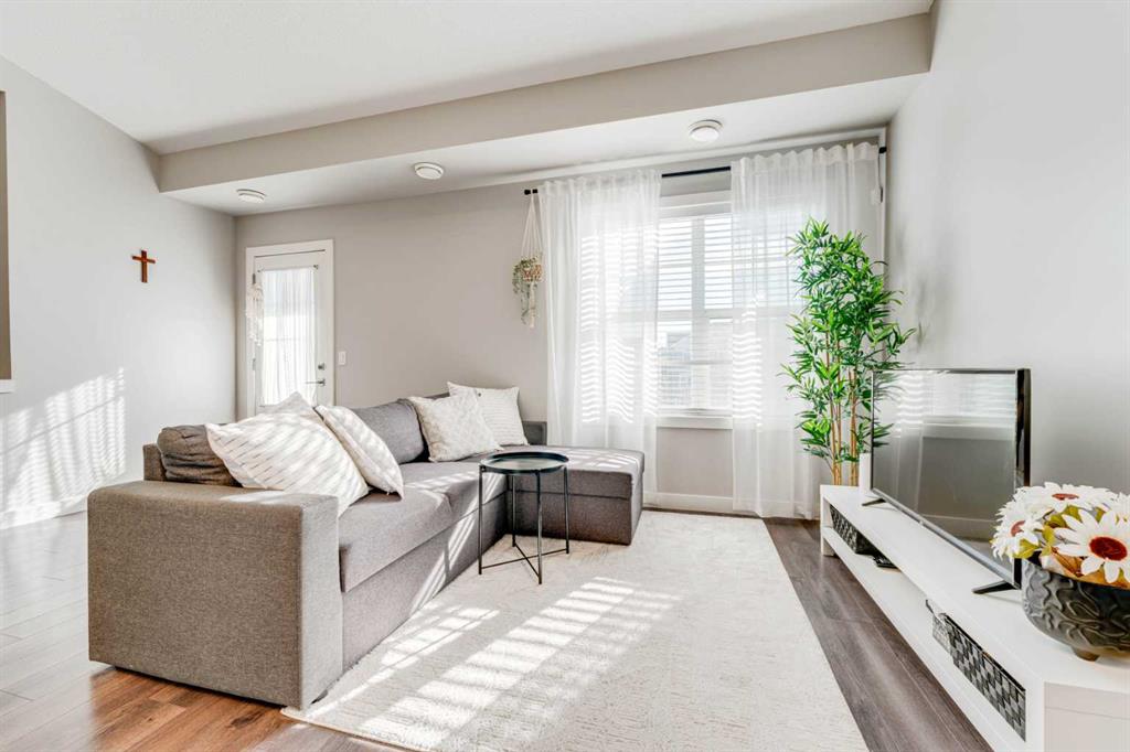 Picture for 165 Evanscrest Gardens NW