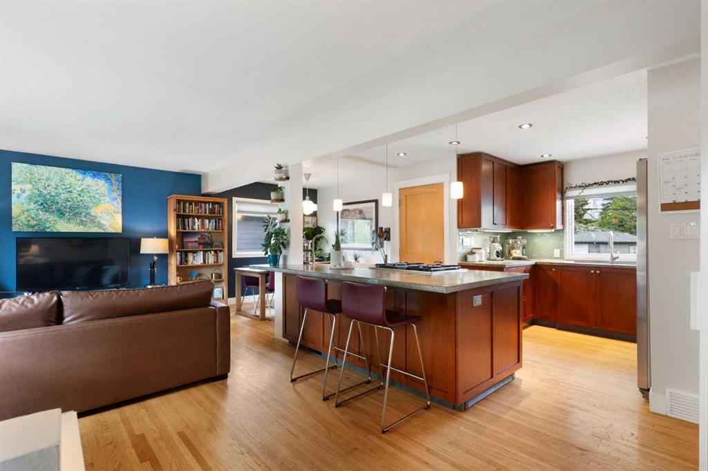 Picture for 14 Montrose Crescent NE