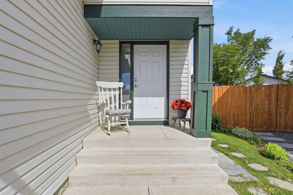 Picture for 121 Canoe Square SW