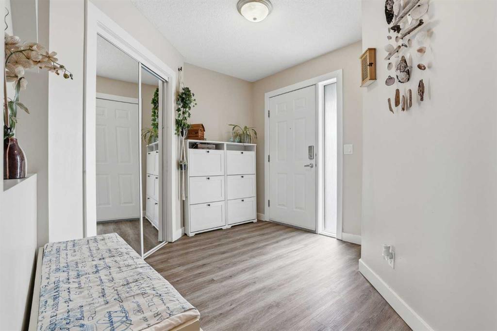 Picture for 121 Canoe Square SW