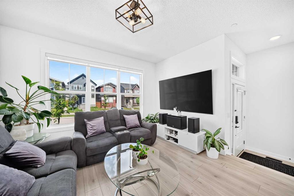 Picture for 673 Livingston Way NE