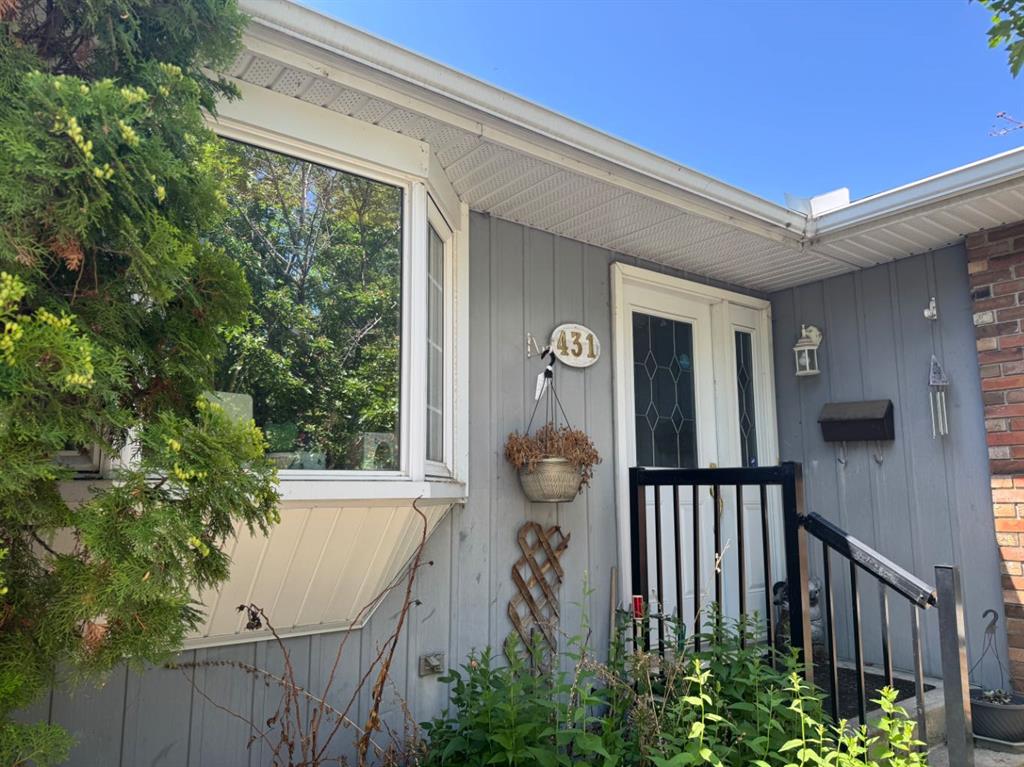 Picture for 431 Queen Charlotte Drive SE