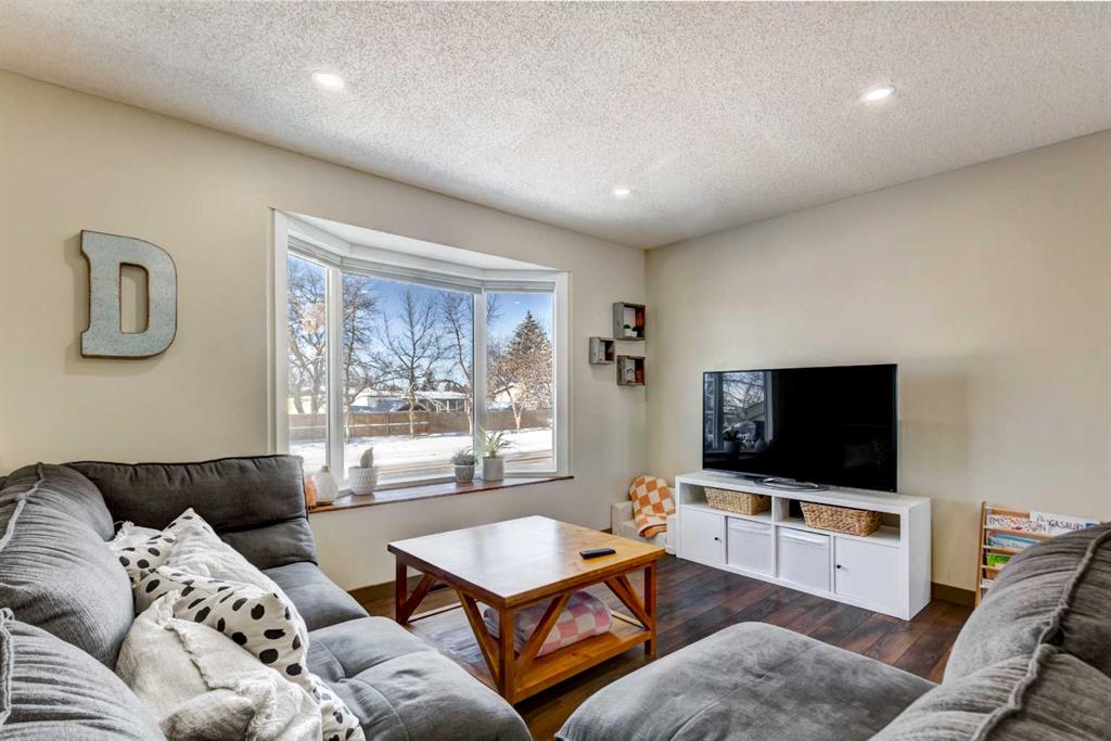 Picture for 105 Maplewood Drive 