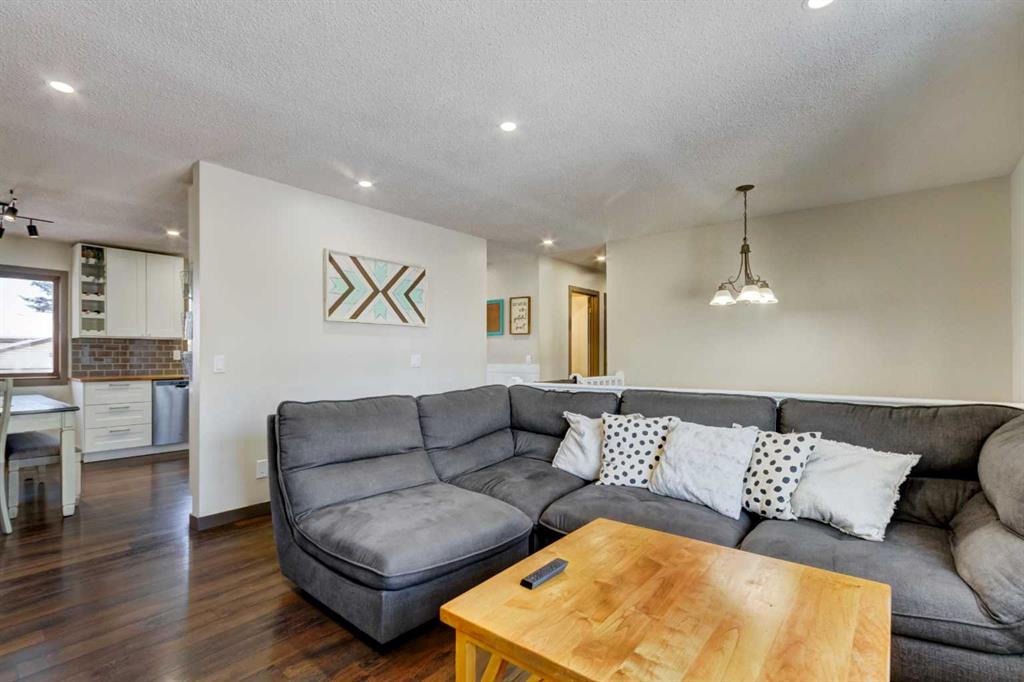 Picture for 105 Maplewood Drive 