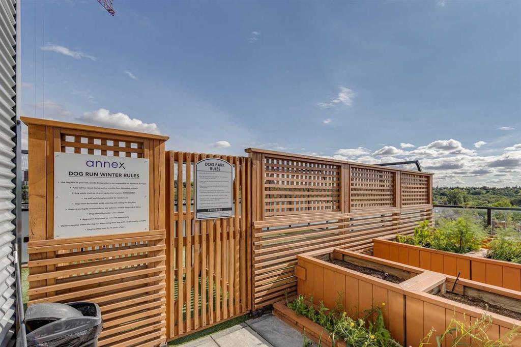 Picture for 906, 327 9A Street NW