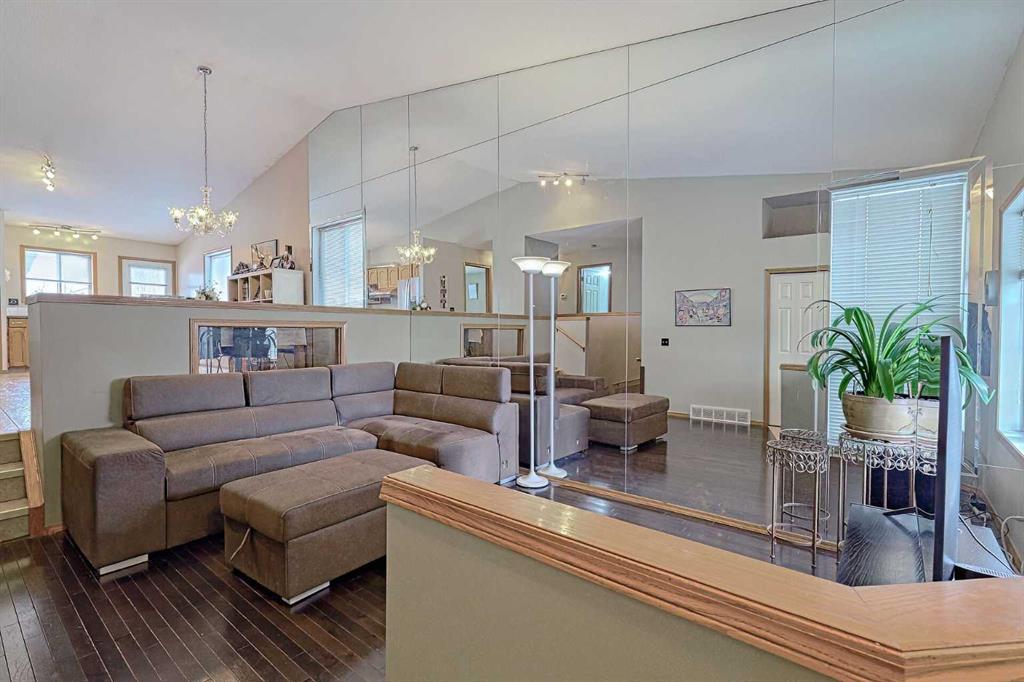 Picture for 102 Coventry Crescent NE