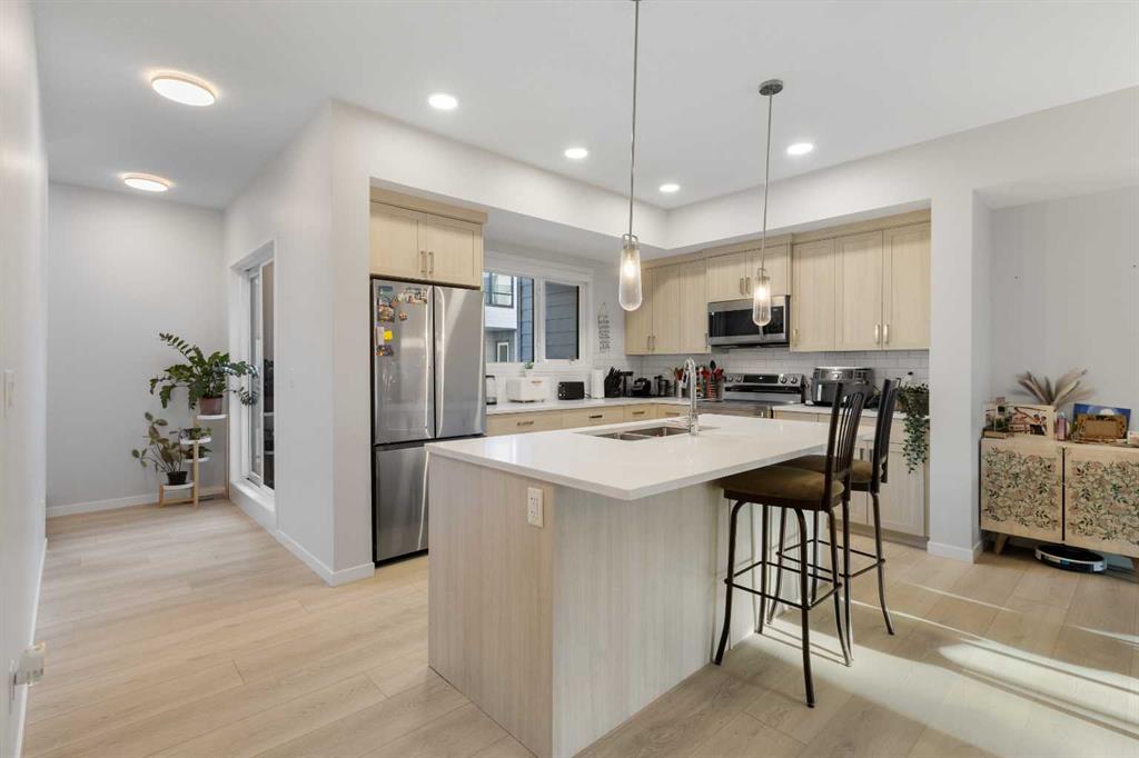 Picture for 405, 20295 Seton Way SE