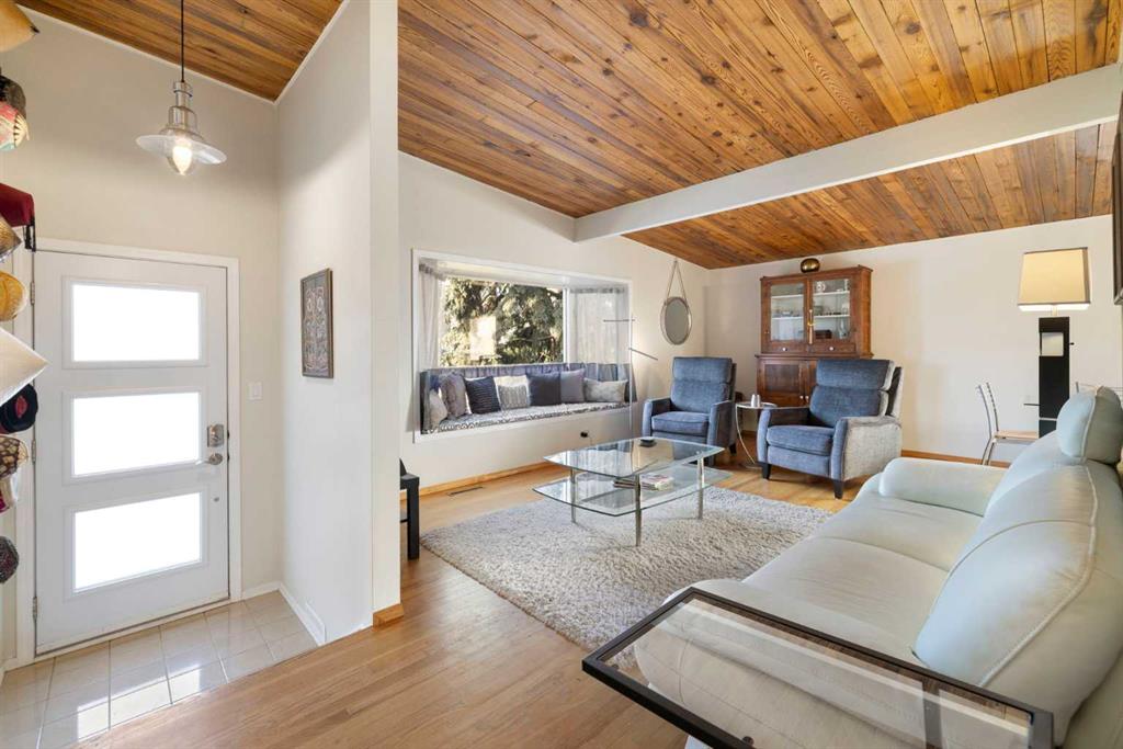 Picture for 3511 Lakeside Crescent SW