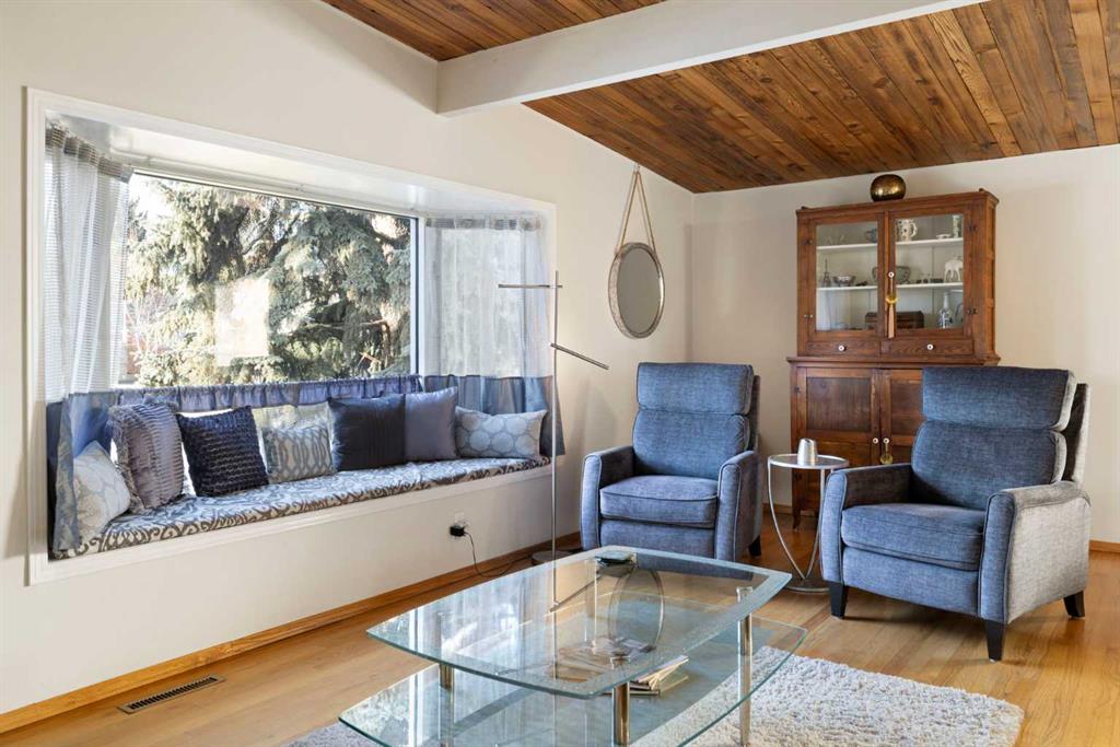 Picture for 3511 Lakeside Crescent SW