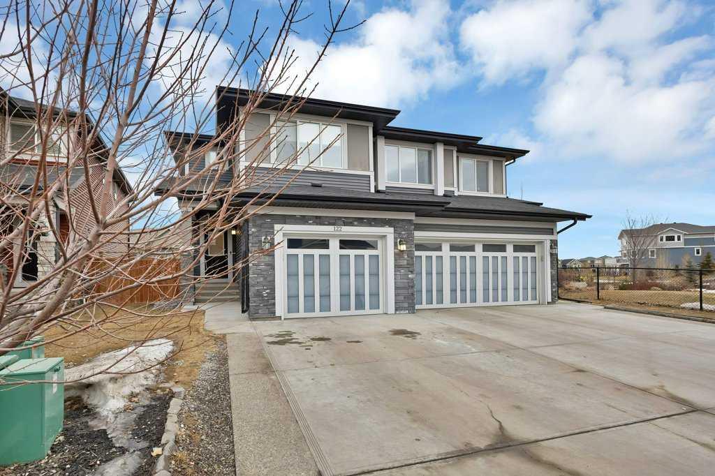 Picture for 122 Kingfisher Crescent SE