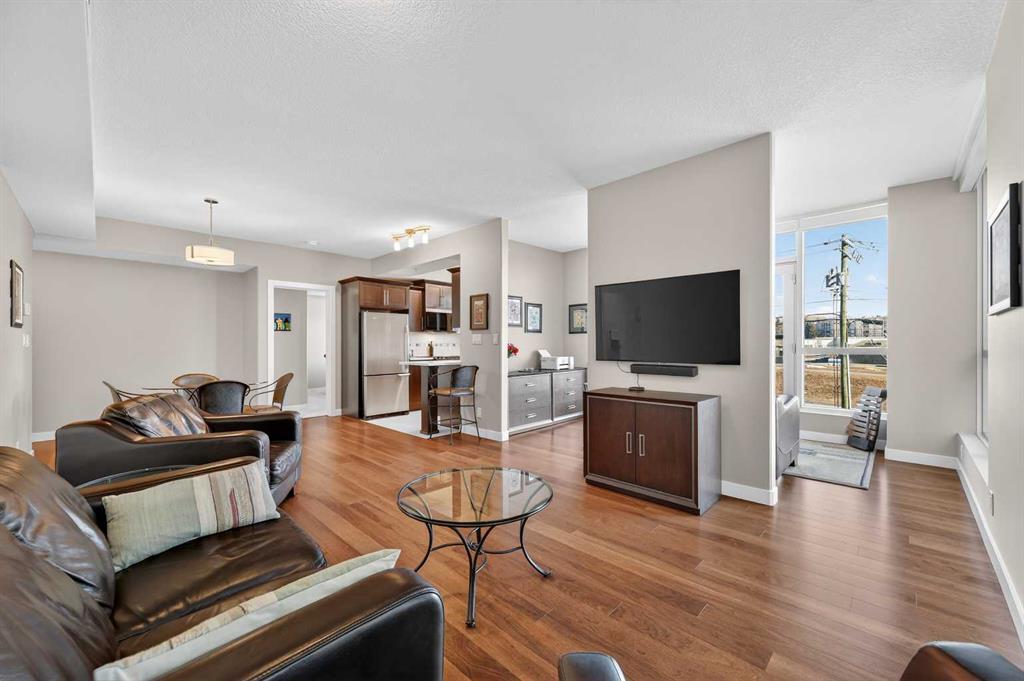 Picture for 402, 16 Varsity Estates Circle NW