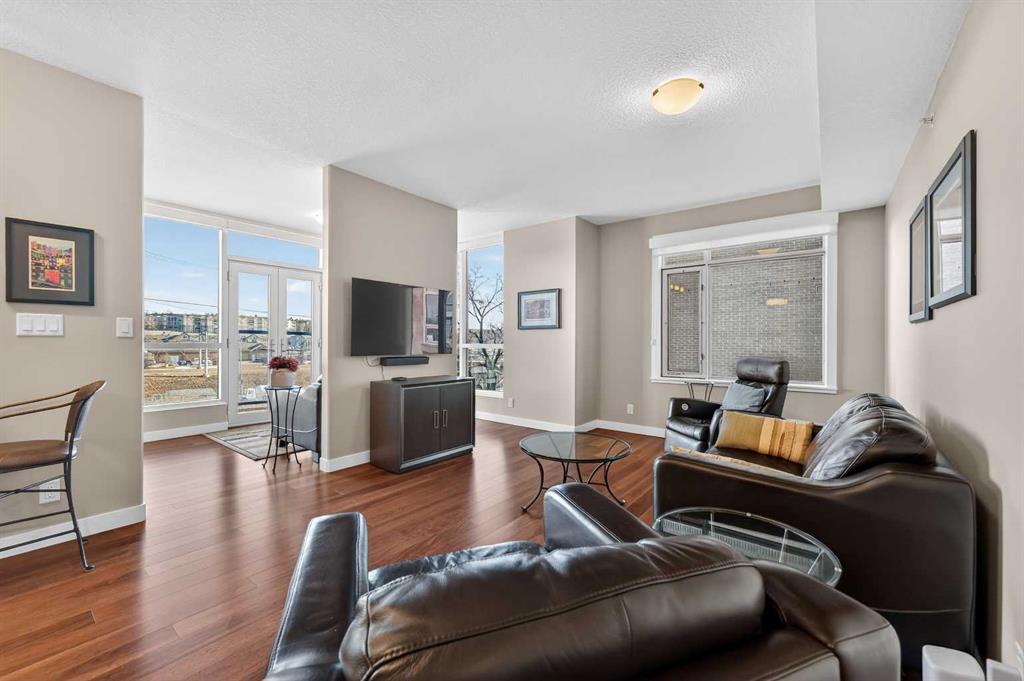 Picture for 402, 16 Varsity Estates Circle NW