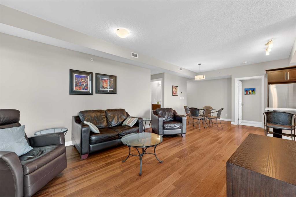 Picture for 402, 16 Varsity Estates Circle NW