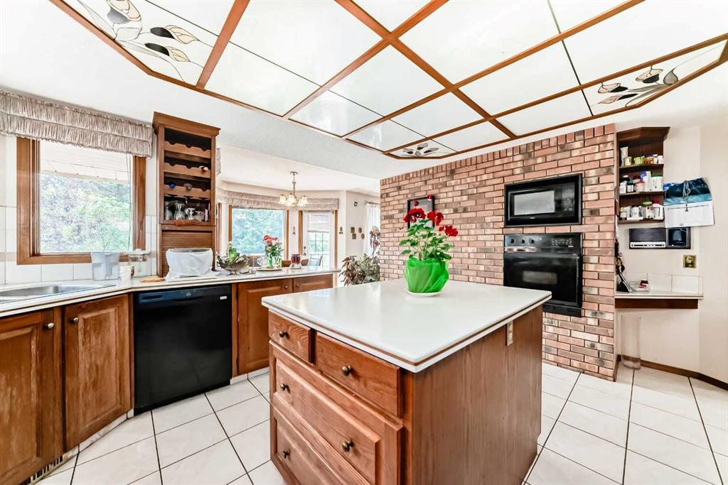 Picture for 131 Varsity Estates Terrace NW