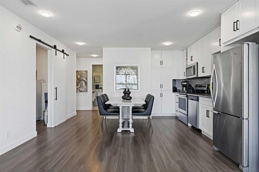 Picture for 1215, 350 Livingston Common NE