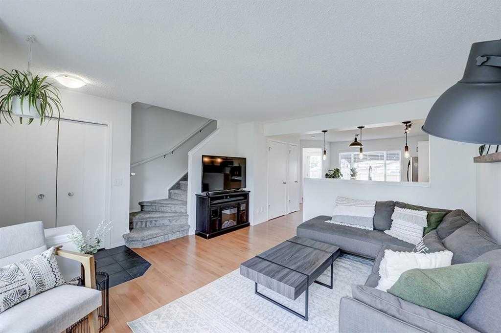 Picture for 12 Elgin Meadows View SE