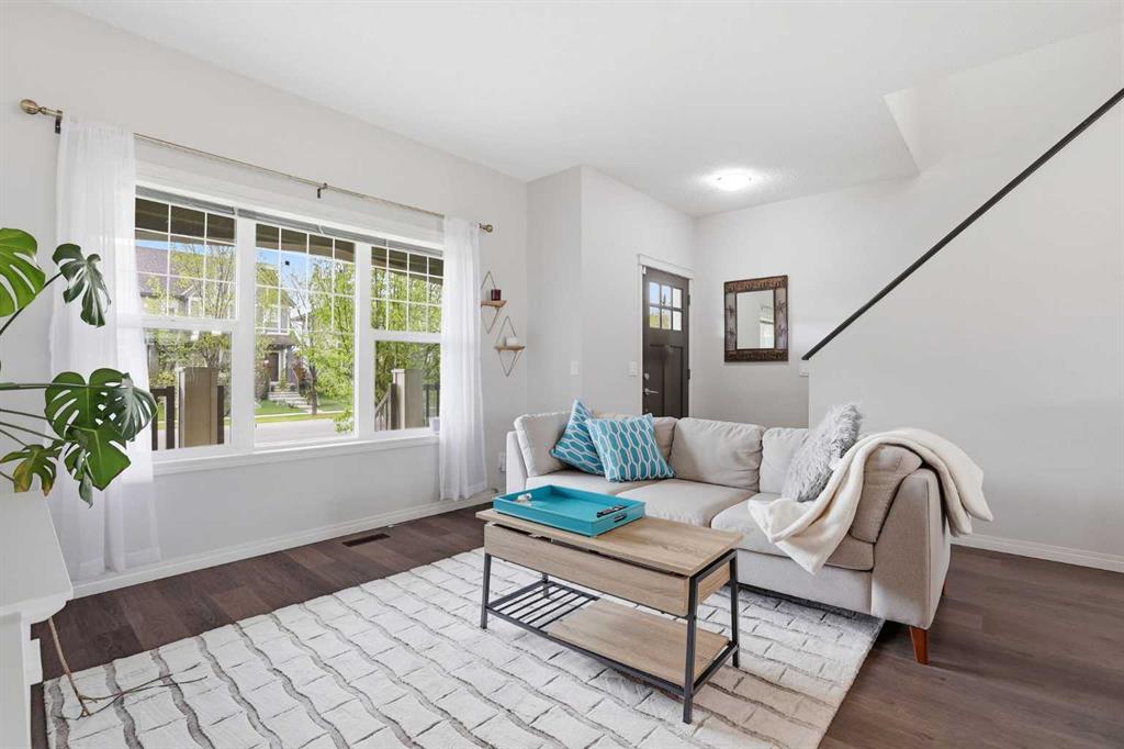 Picture for 632 Mahogany Boulevard SE