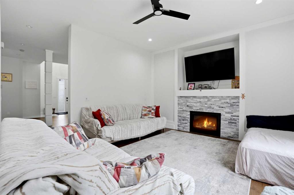 Picture for 166 Kinniburgh Crescent 