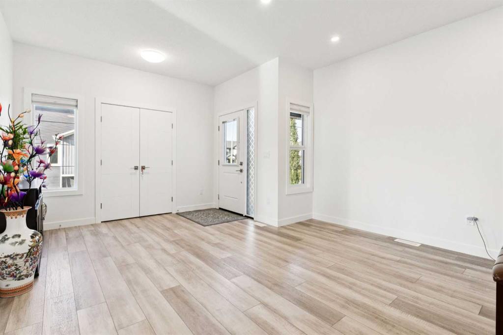 Picture for 51 Midgrove Drive SW