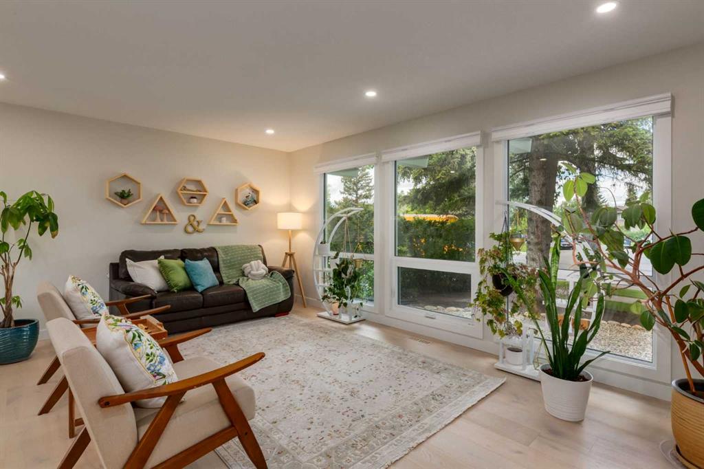 Picture for 956 Midridge Drive SE