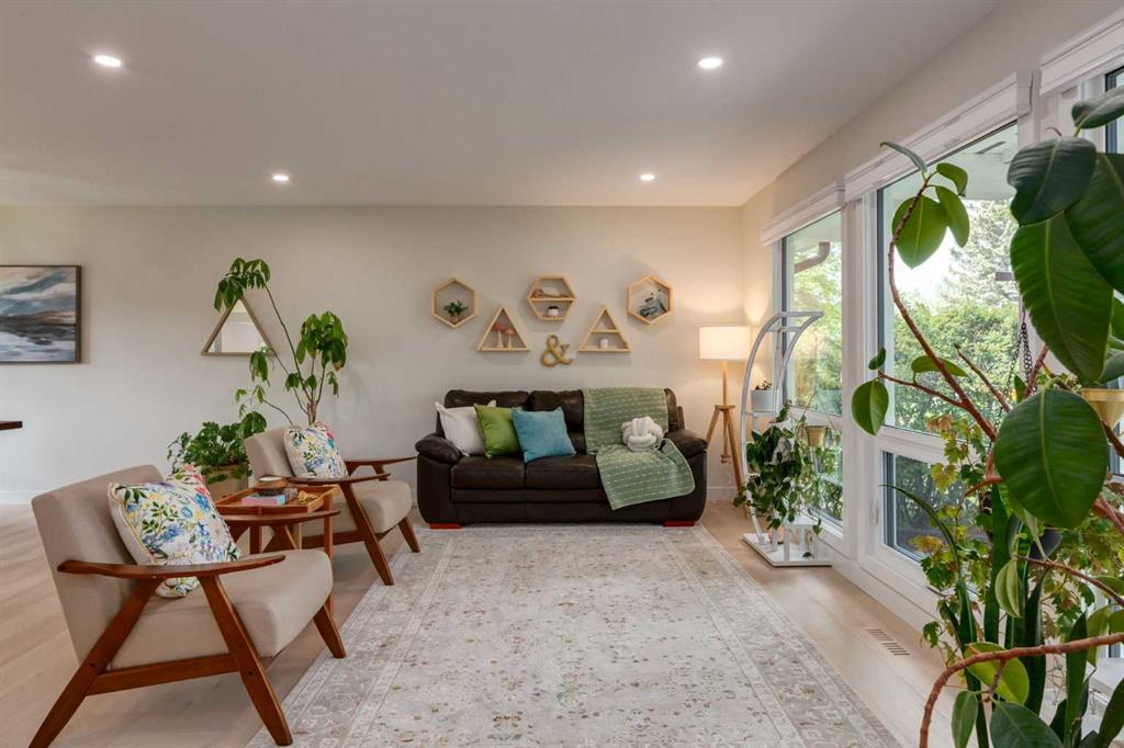 Picture for 956 Midridge Drive SE